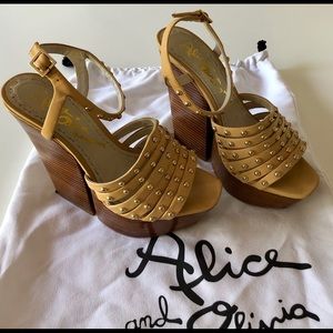Alice and Olivia Ulyssa Platform Sandal Size 37